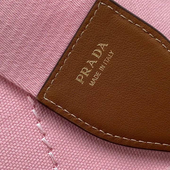 スーパーコピー プラダ キーホルダー