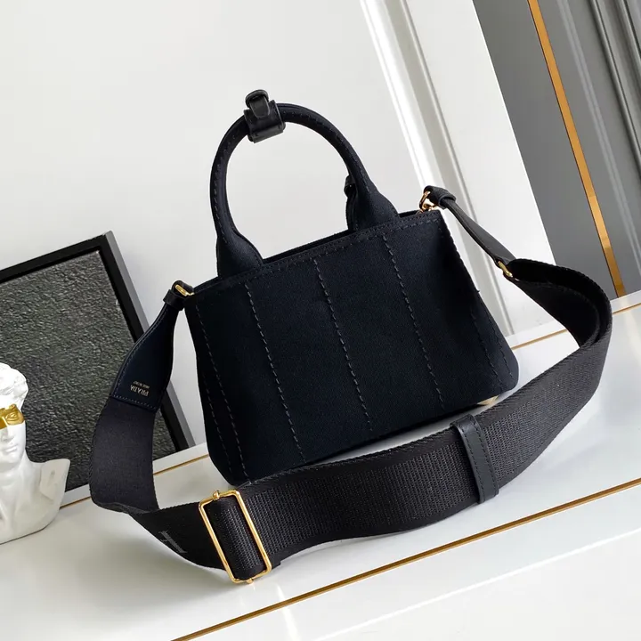 スーパーコピー プラダ キーホルダー