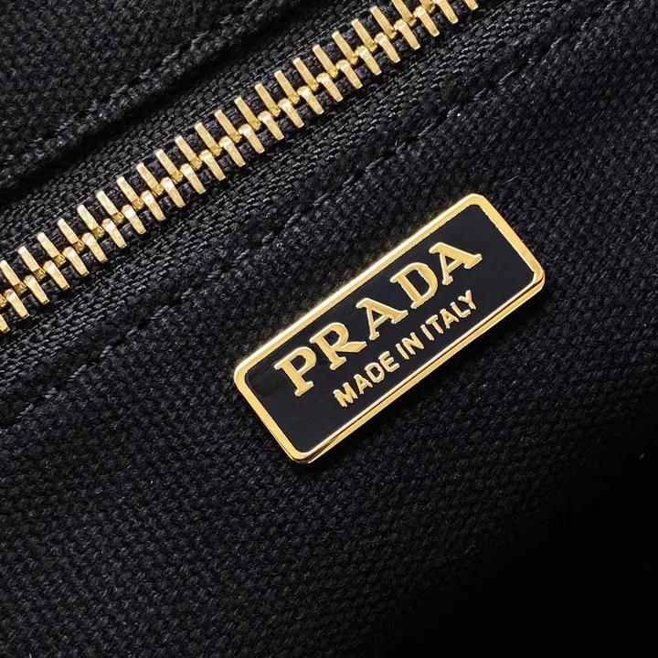 スーパーコピー プラダ キーホルダー