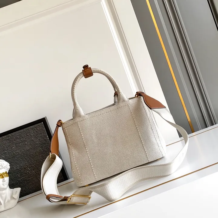 スーパーコピー プラダ キーホルダー