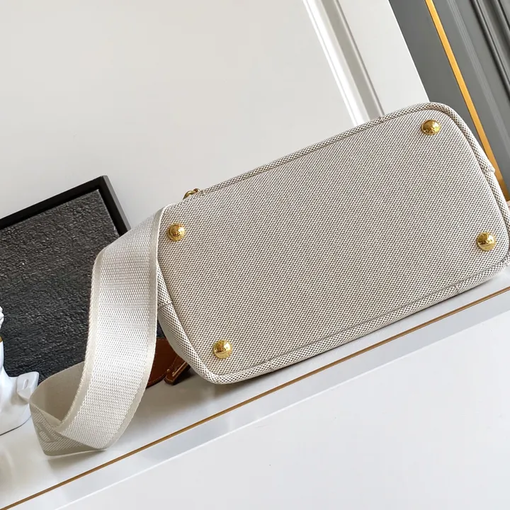 スーパーコピー プラダ キーホルダー