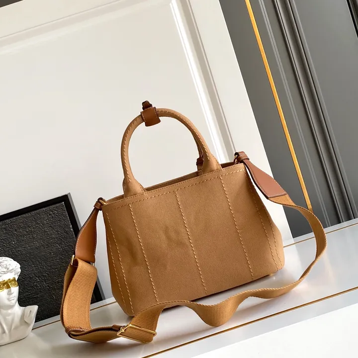 スーパーコピー プラダ キーホルダー