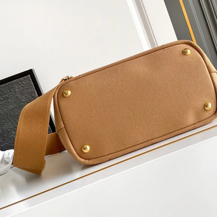 スーパーコピー プラダ キーホルダー