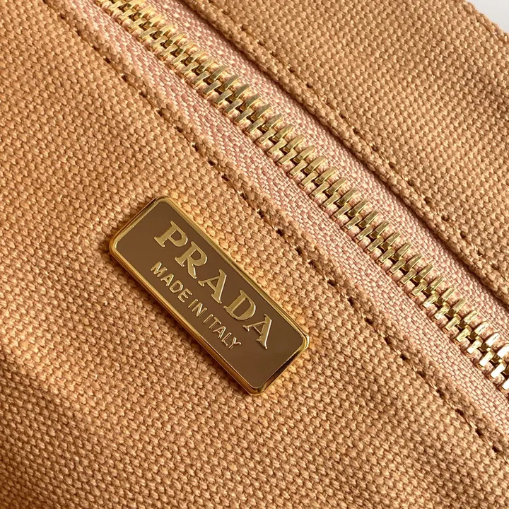 スーパーコピー プラダ キーホルダー