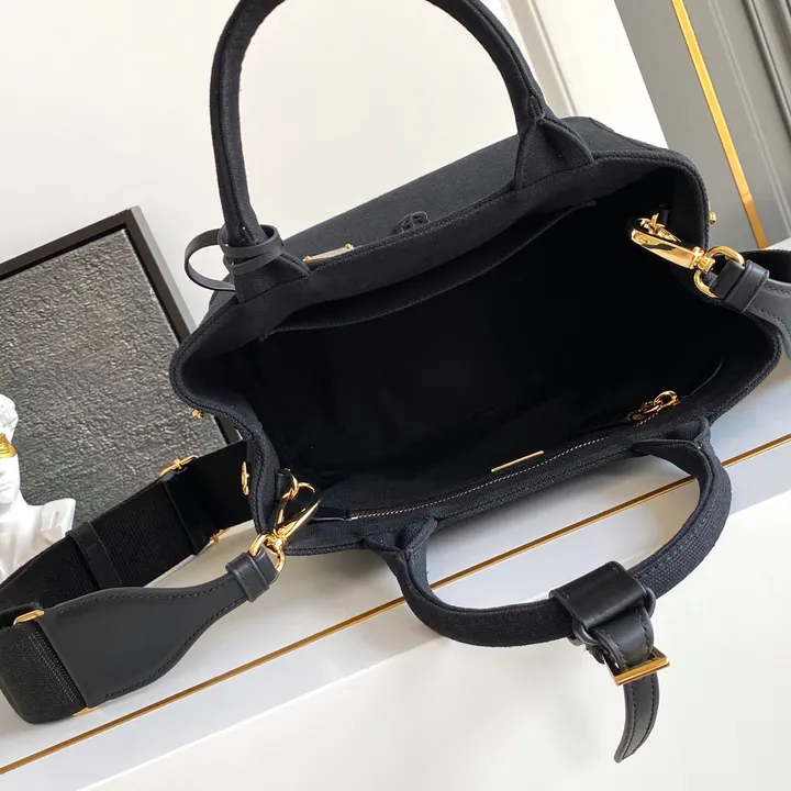 スーパーコピー プラダ キーホルダー