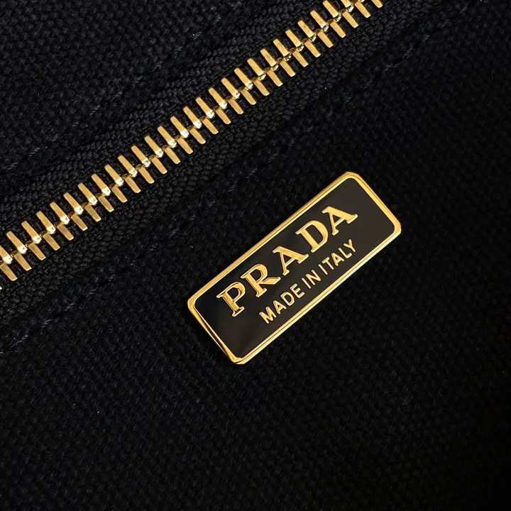 スーパーコピー プラダ キーホルダー