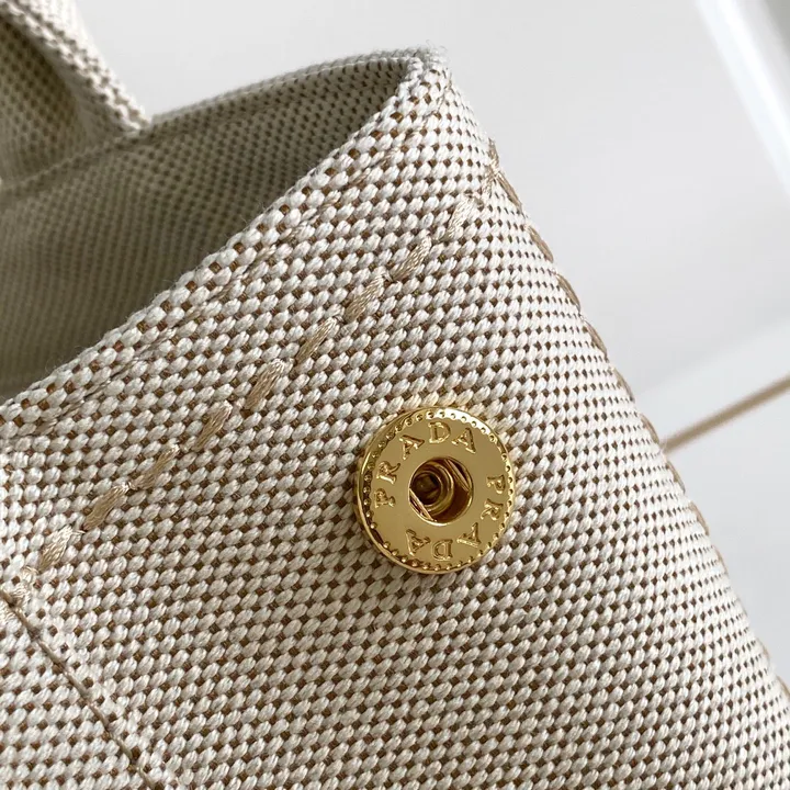 スーパーコピー プラダ キーホルダー