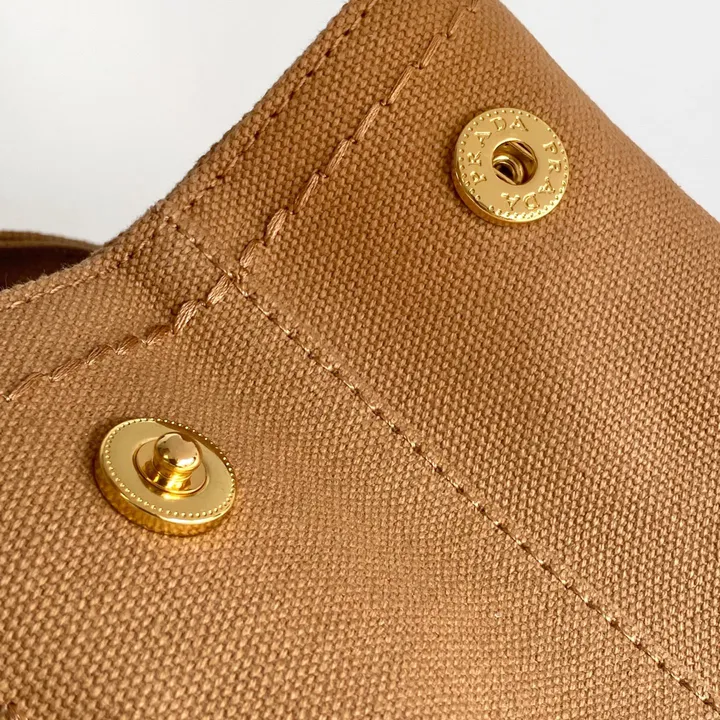 スーパーコピー プラダ キーホルダー