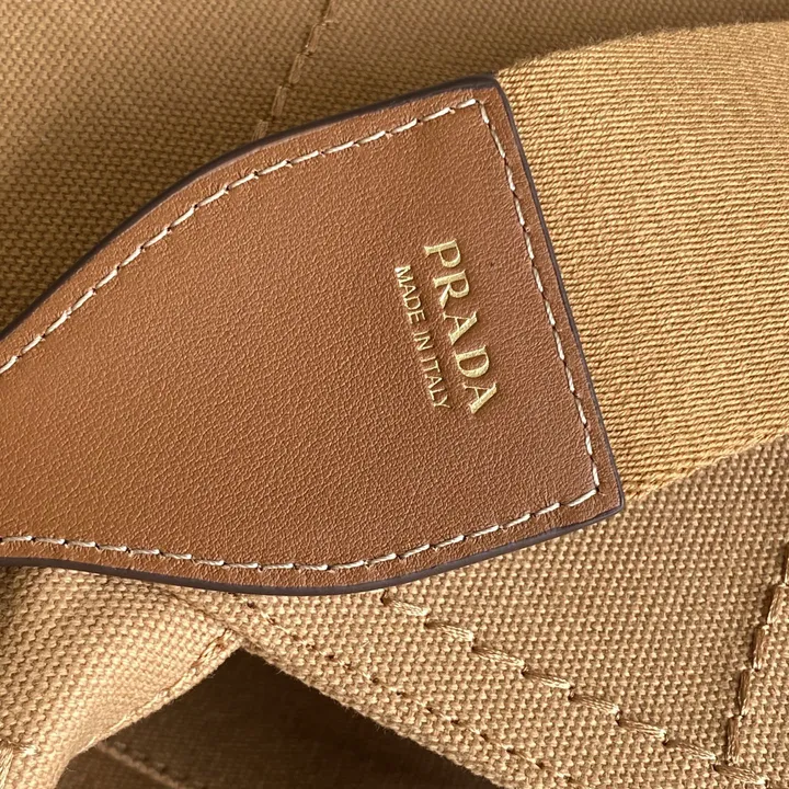 スーパーコピー プラダ キーホルダー