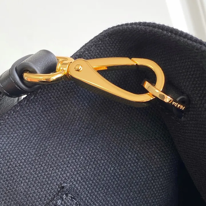 スーパーコピー プラダ キーホルダー