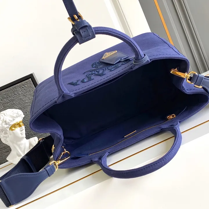 スーパーコピー プラダ キーホルダー