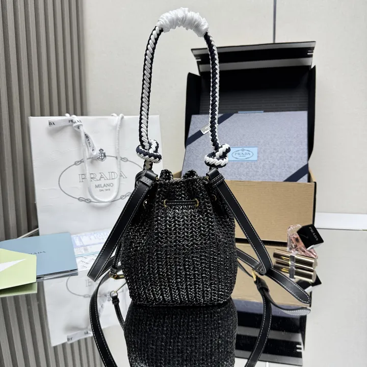 スーパーコピー プラダ キーホルダー