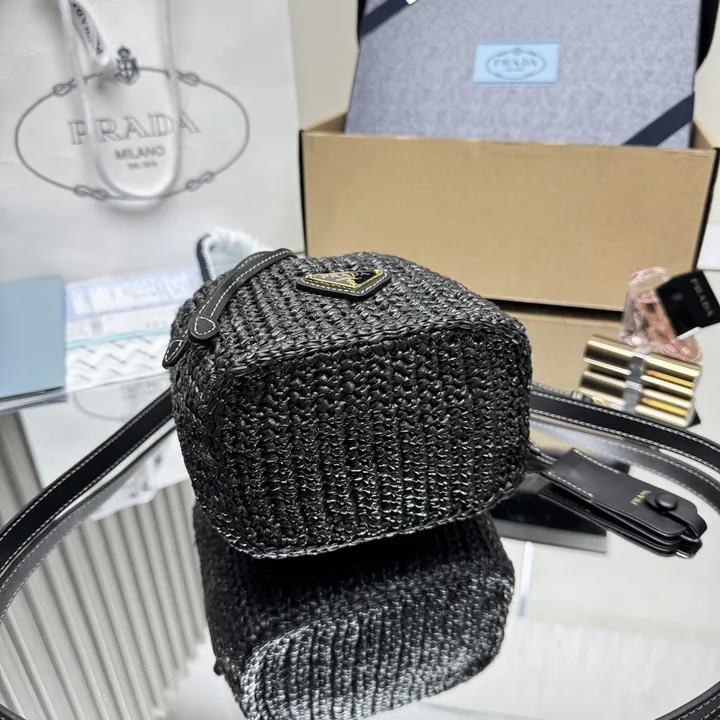 スーパーコピー プラダ キーホルダー