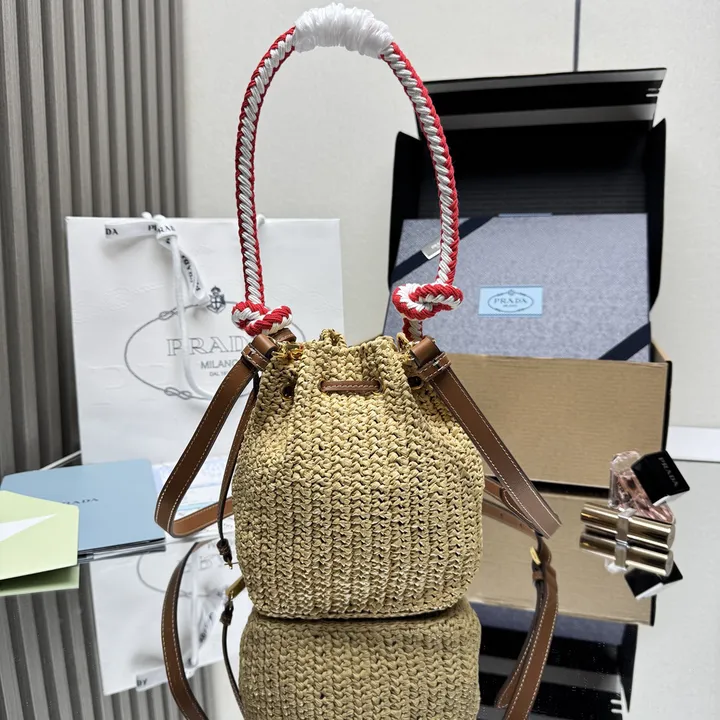 スーパーコピー プラダ キーホルダー