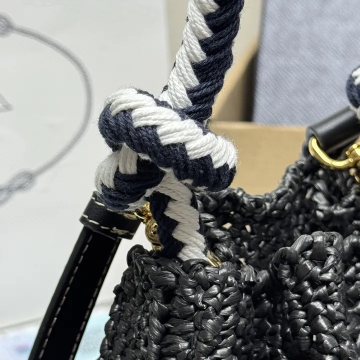 スーパーコピー バレンシアガ キーホルダー