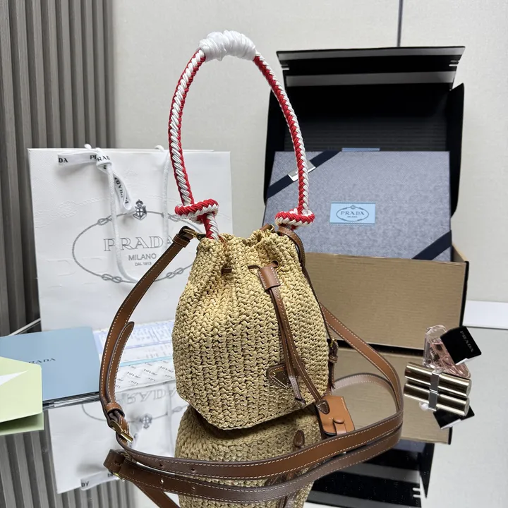 スーパーコピー バレンシアガ キーホルダー