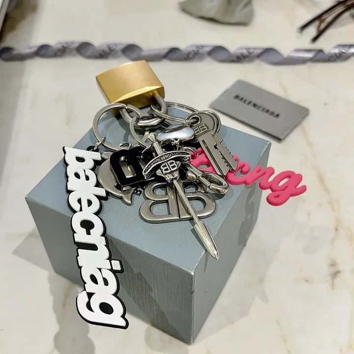 スーパーコピー バレンシアガ キーホルダー