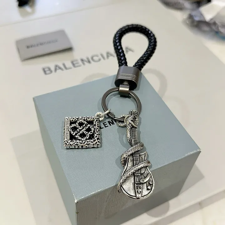 スーパーコピー バレンシアガ キーホルダー