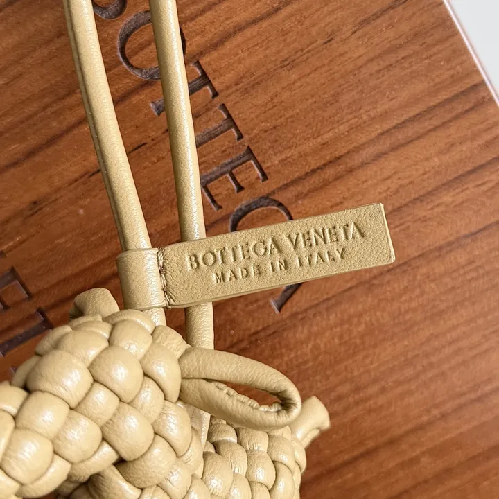 スーパーコピー ボッテガ ヴェネタ キーホルダー