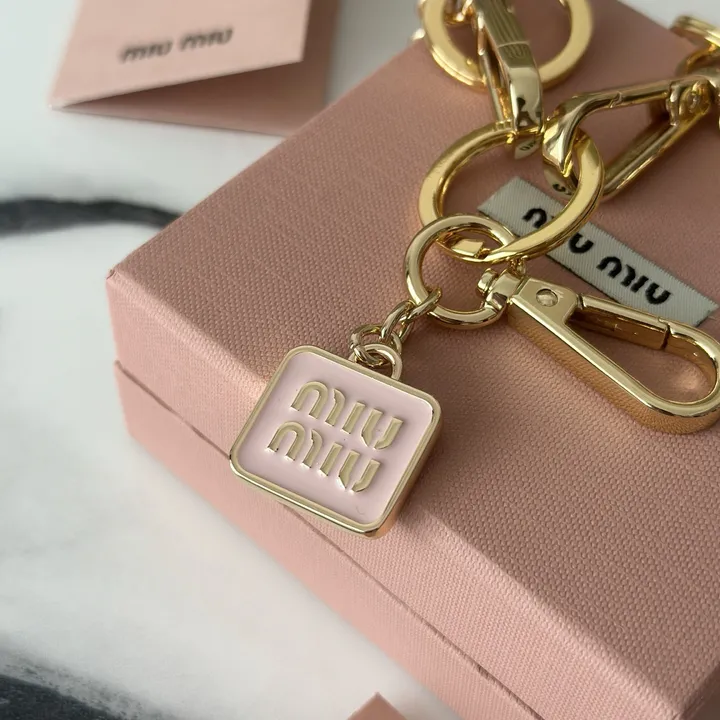 スーパーコピー ミュウミュウ キーホルダー