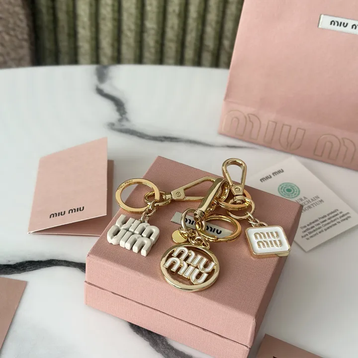 スーパーコピー ミュウミュウ キーホルダー