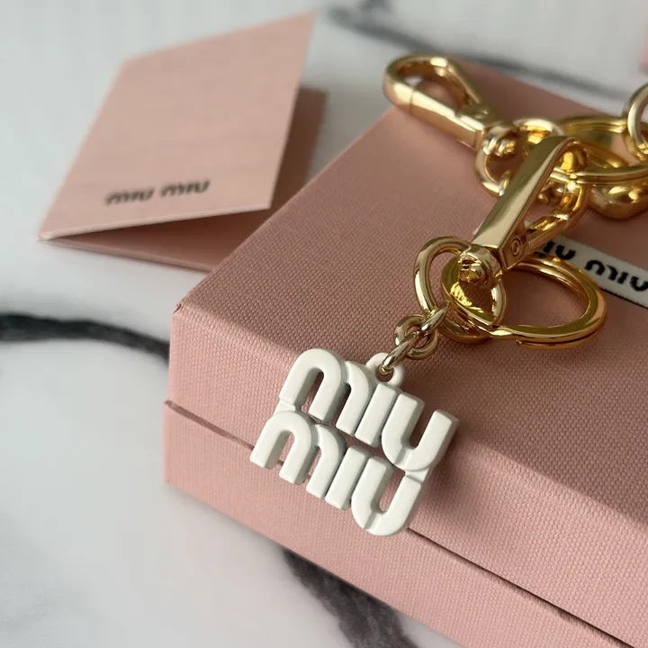 スーパーコピー ミュウミュウ キーホルダー