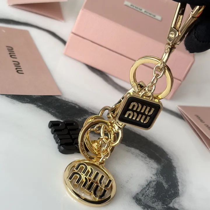 スーパーコピー ミュウミュウ キーホルダー