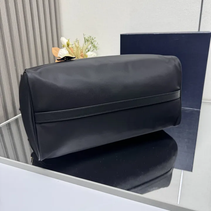 スーパーコピー プラダ キーホルダー