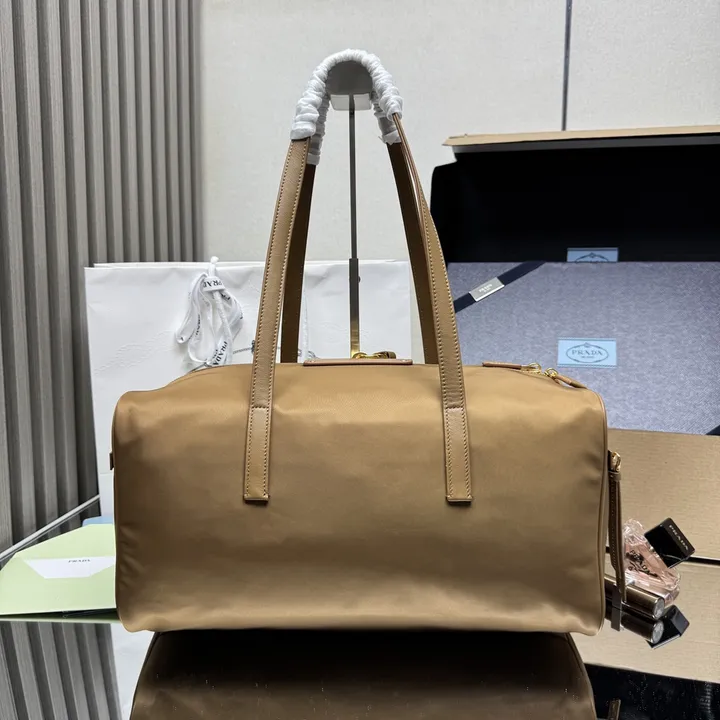 スーパーコピー プラダ キーホルダー