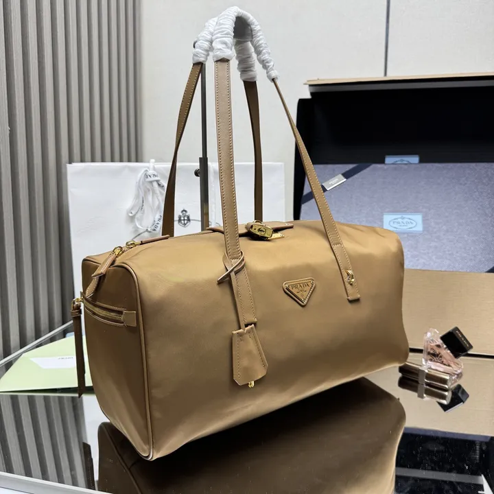 スーパーコピー プラダ キーホルダー