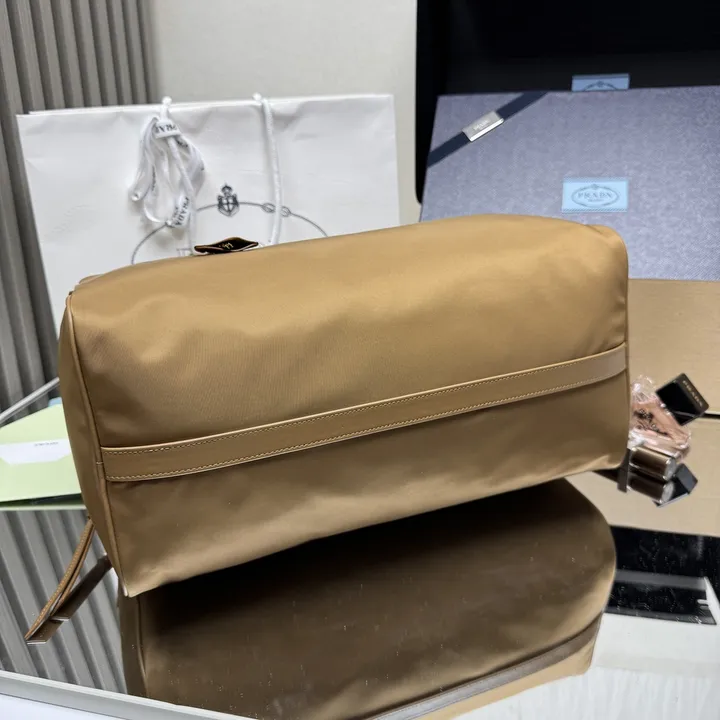 スーパーコピー プラダ キーホルダー