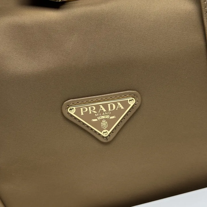 スーパーコピー プラダ キーホルダー