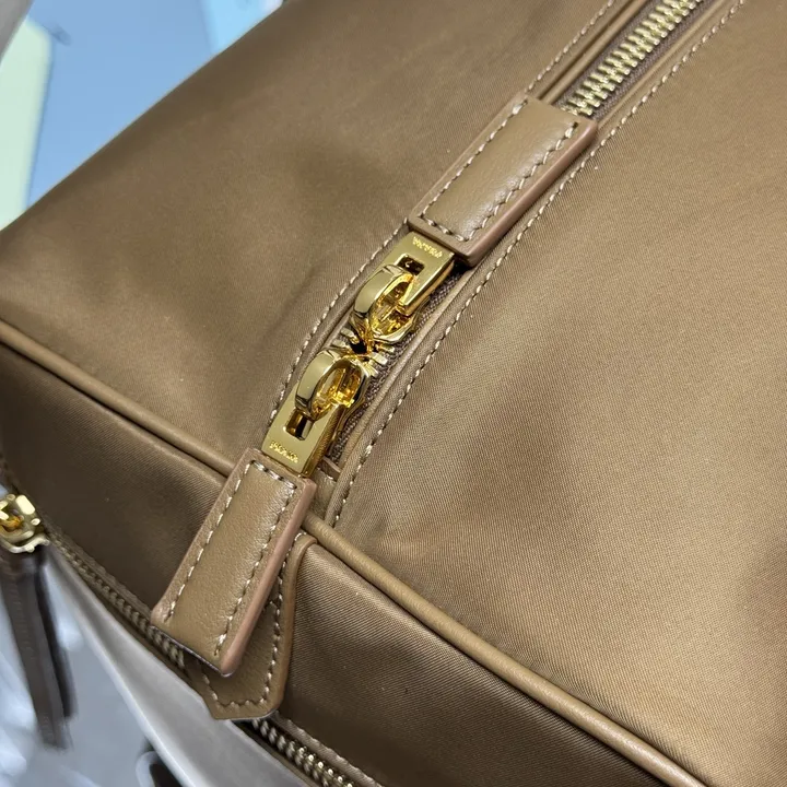 スーパーコピー プラダ キーホルダー