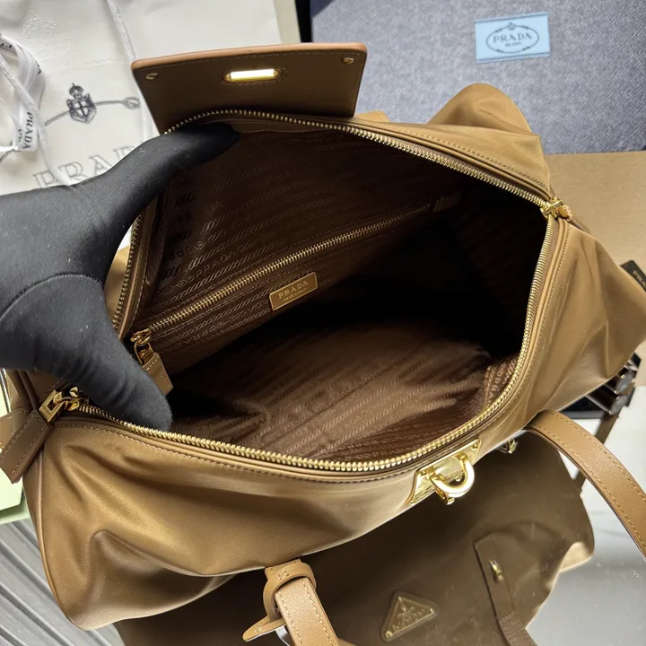 スーパーコピー プラダ キーホルダー