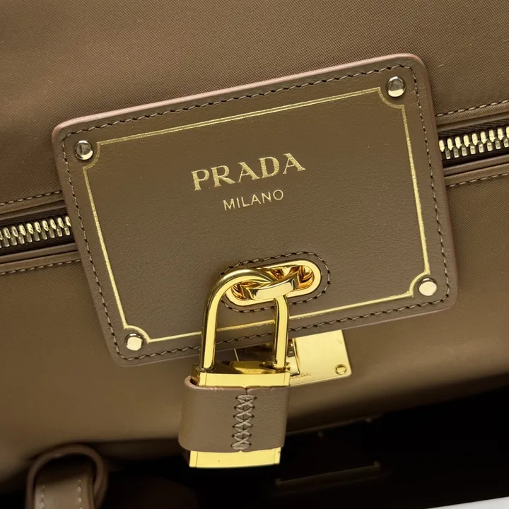 スーパーコピー プラダ キーホルダー