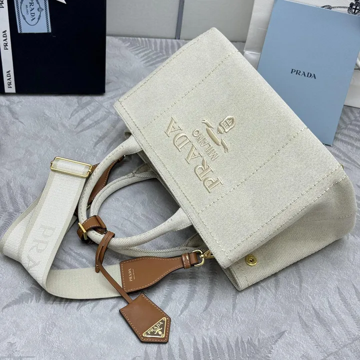 スーパーコピー プラダ キーホルダー