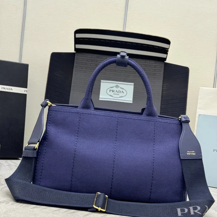 スーパーコピー プラダ キーホルダー