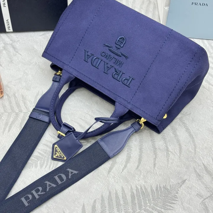 スーパーコピー プラダ キーホルダー