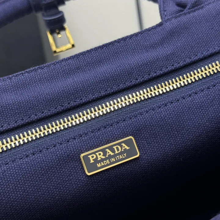 スーパーコピー プラダ キーホルダー