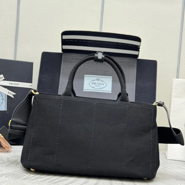 スーパーコピー プラダ キーホルダー