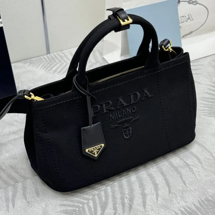 スーパーコピー プラダ キーホルダー