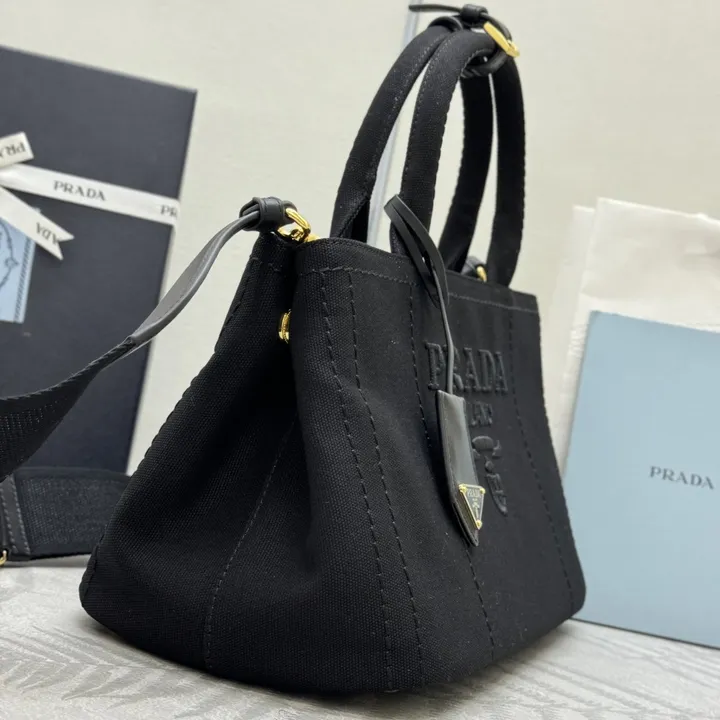 スーパーコピー プラダ キーホルダー