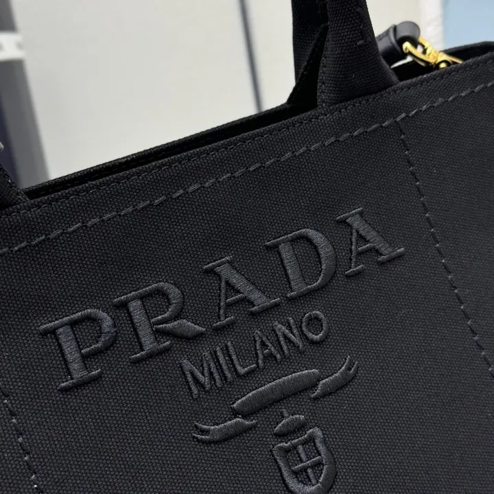 スーパーコピー プラダ キーホルダー