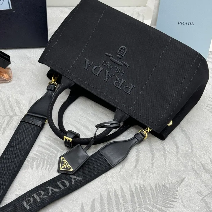 スーパーコピー プラダ キーホルダー