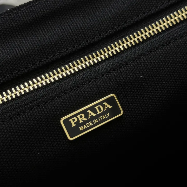 スーパーコピー プラダ キーホルダー