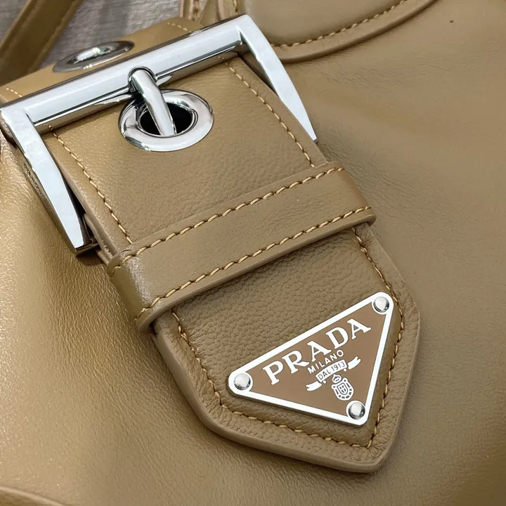 スーパーコピー バレンシアガ キーホルダー