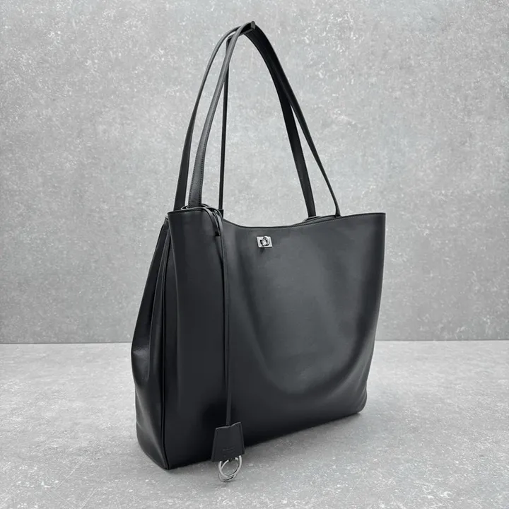 スーパーコピー バレンシアガ キーホルダー