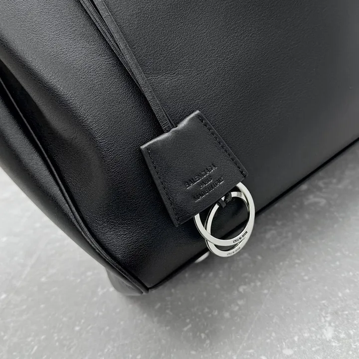 スーパーコピー バレンシアガ キーホルダー