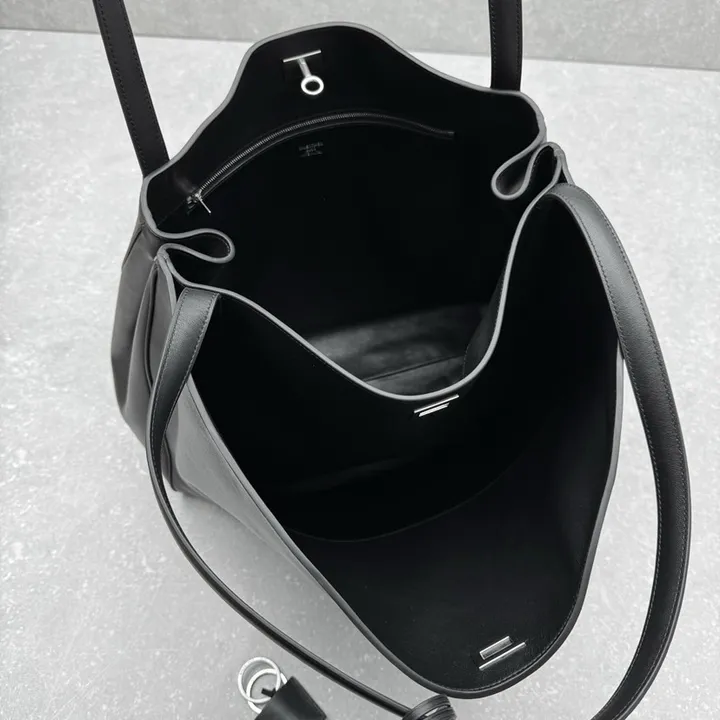 スーパーコピー バレンシアガ キーホルダー