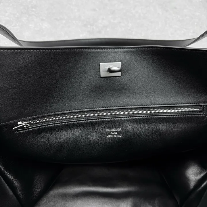 スーパーコピー バレンシアガ キーホルダー